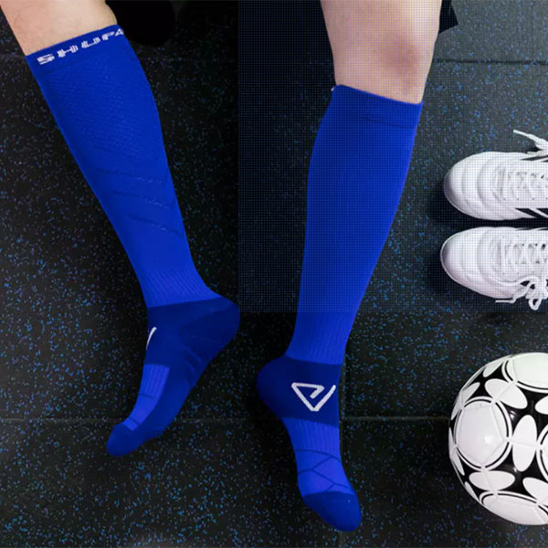 Từ trang trí đến chức năng: Sự phát triển lịch sử của chiều dài sock bóng đá và tác động của nó đối với hiệu suất của người chơi